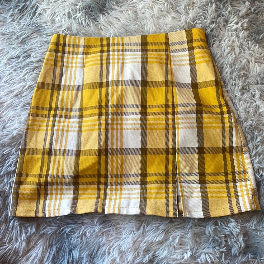 Yellow skirt 🌼